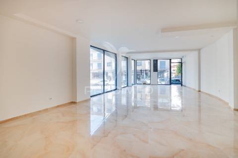 Loja para comercio e serviços com 81.40 m2 centro da vila, arco de baúlhe