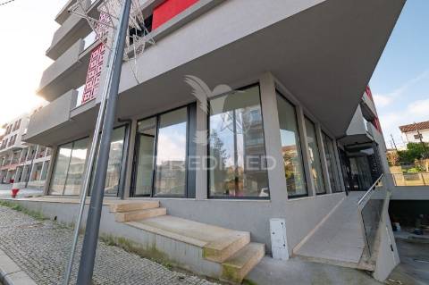 Loja para comercio e serviços com 81.40 m2 centro da vila, arco de baúlhe