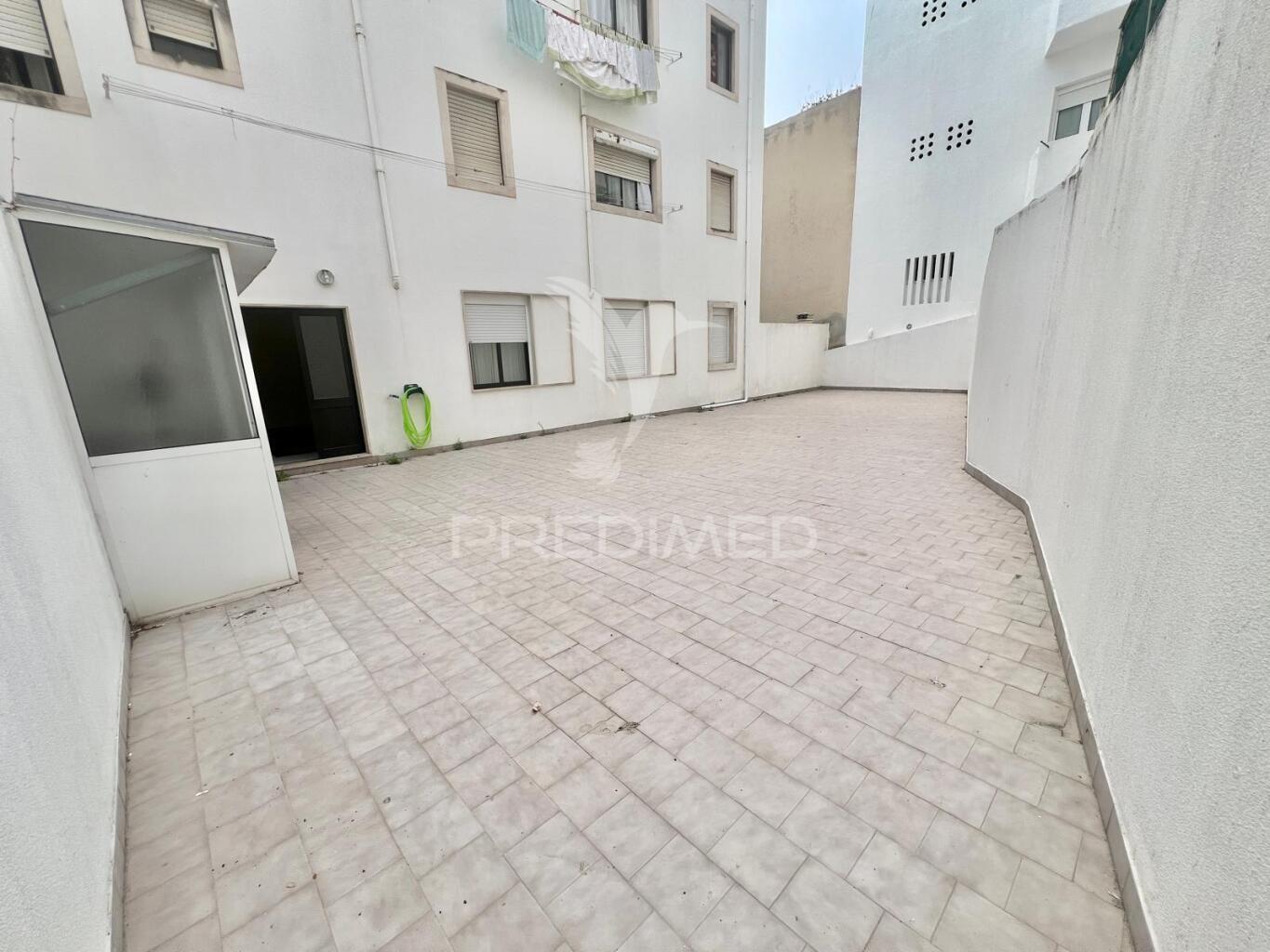 Apartamento t3 com terraço _ a 200 metros da praia da califórnia _ sesimbra