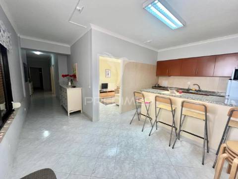 Apartamento t3 com terraço _ a 200 metros da praia da califórnia _ sesimbra