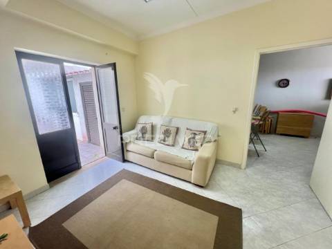 Apartamento t3 com terraço _ a 200 metros da praia da califórnia _ sesimbra