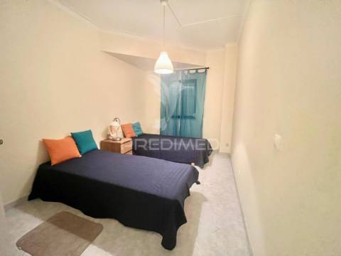 Apartamento t3 com terraço _ a 200 metros da praia da califórnia _ sesimbra