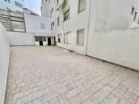 Apartamento t3 com terraço _ a 200 metros da praia da califórnia _ sesimbra