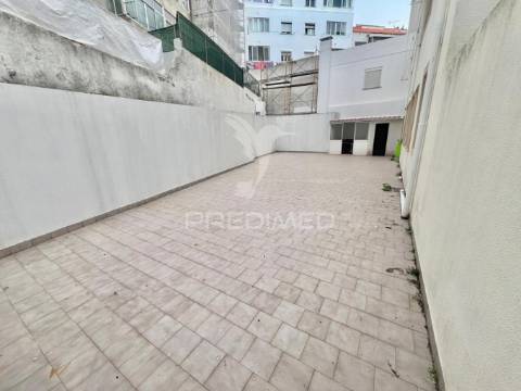 Apartamento t3 com terraço _ a 200 metros da praia da califórnia _ sesimbra