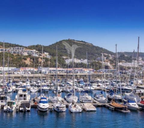 Apartamento t3 com terraço _ a 200 metros da praia da califórnia _ sesimbra