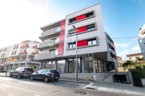 Loja para comercio e serviços com 81.40 m2 centro da vila, arco de baúlhe