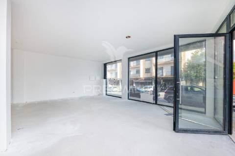 Loja para comercio e serviços com 81.40 m2 centro da vila, arco de baúlhe