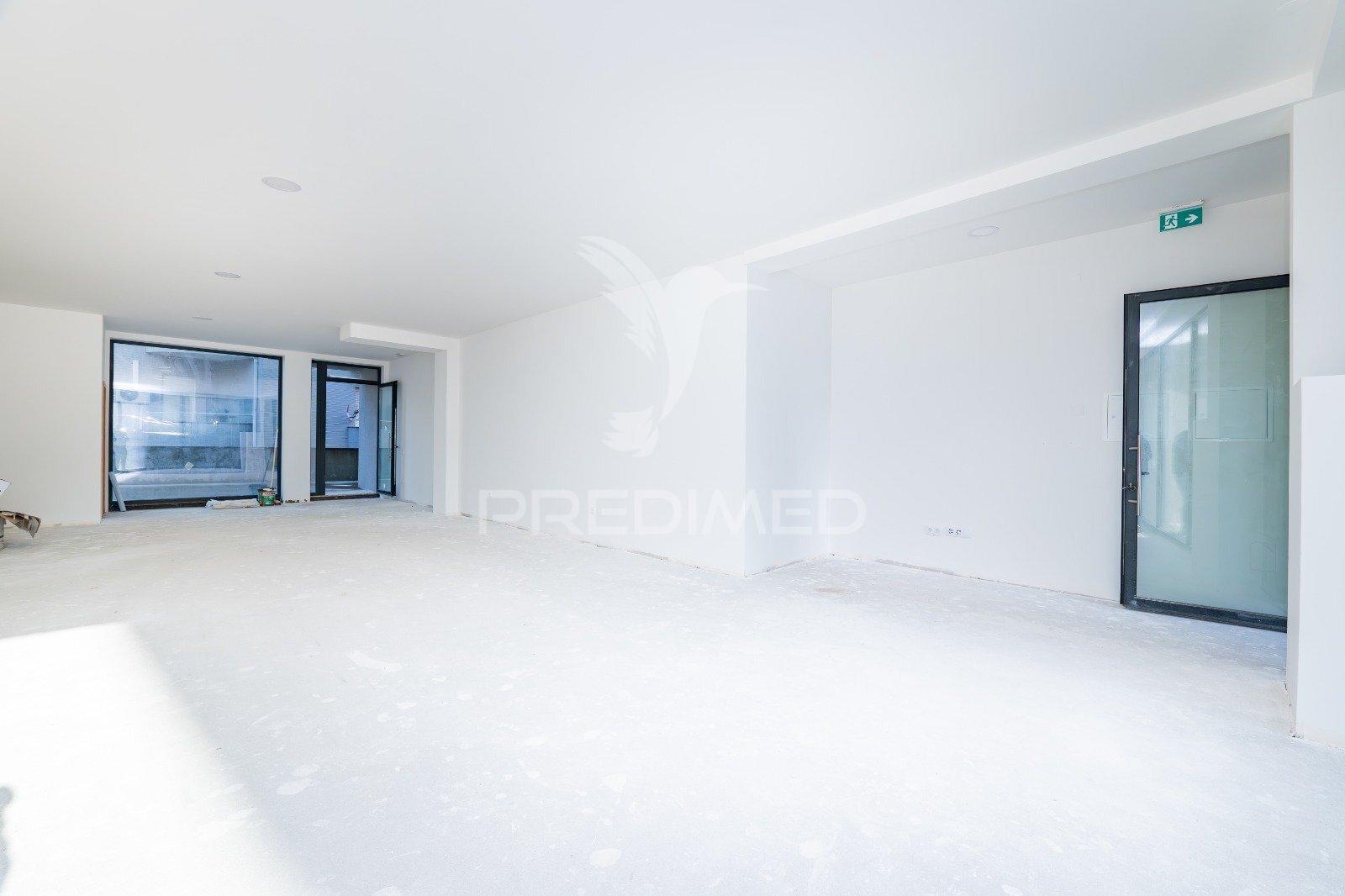 Loja para comercio e serviços com 81.40 m2 centro da vila, arco de baúlhe