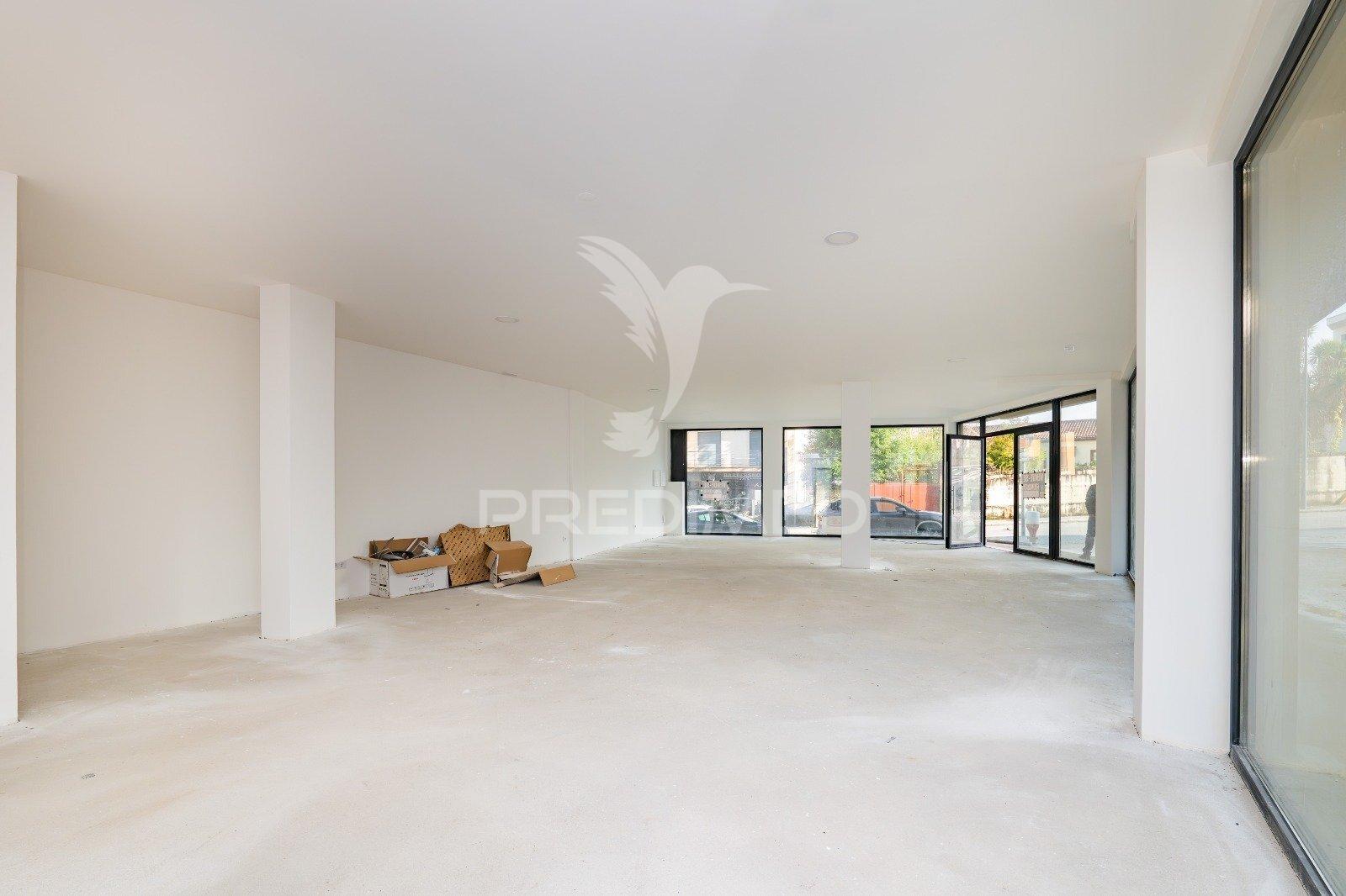 Loja para comercio e serviços com 81.40 m2 centro da vila, arco de baúlhe