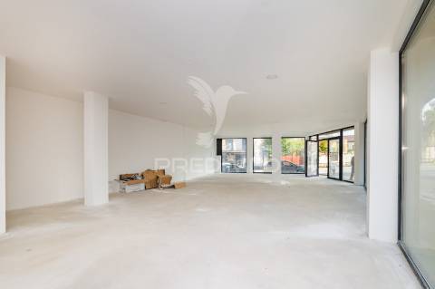 Loja para comercio e serviços com 81.40 m2 centro da vila, arco de baúlhe