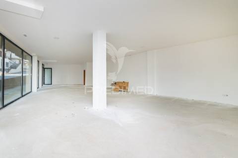 Loja para comercio e serviços com 81.40 m2 centro da vila, arco de baúlhe