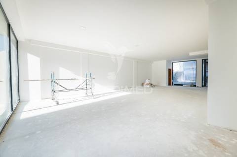 Loja para comercio e serviços com 81.40 m2 centro da vila, arco de baúlhe