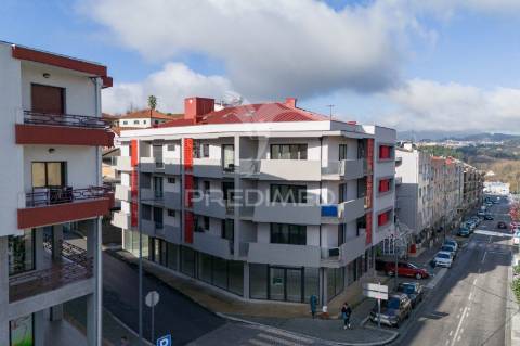 Loja para comercio e serviços com 81.40 m2 centro da vila, arco de baúlhe