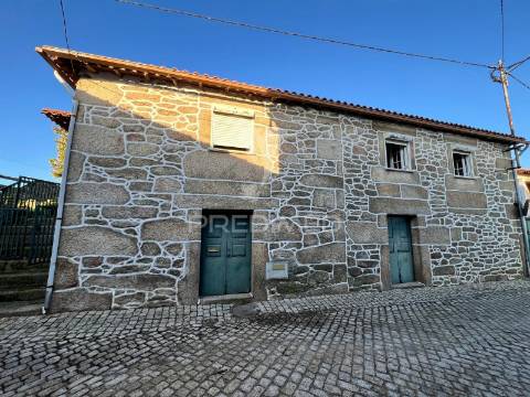 Moradia típica transmontana em candoso