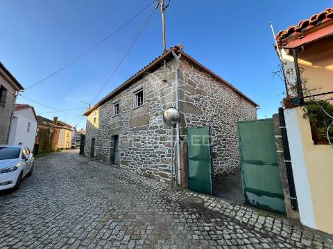 Moradia típica transmontana em candoso