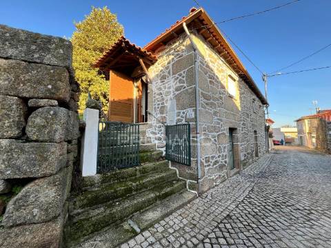 Moradia típica transmontana em candoso