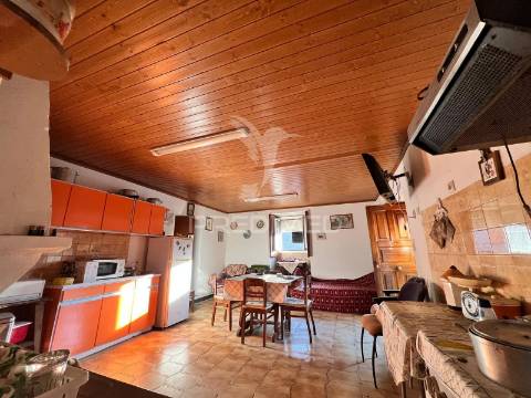 Moradia típica transmontana em candoso