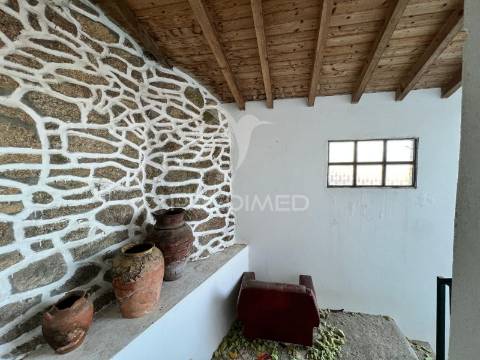 Moradia típica transmontana em candoso