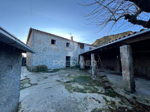 Moradia típica transmontana em candoso