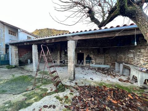 Moradia típica transmontana em candoso