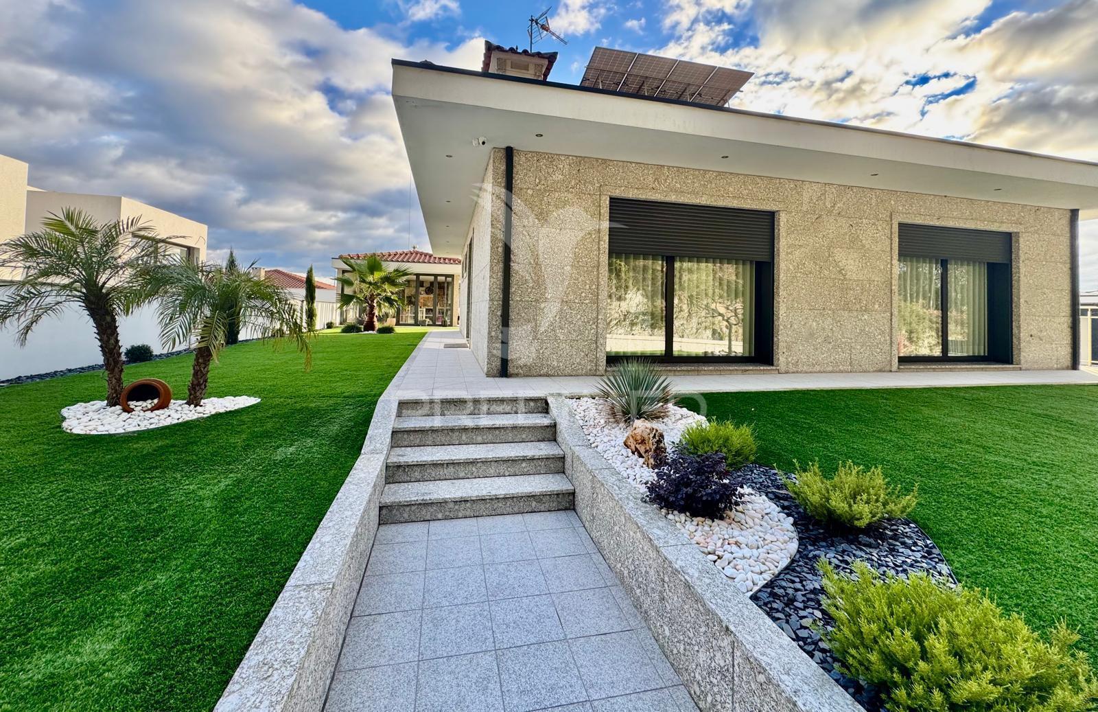 Excelente moradia individual t3  com cozinha regional