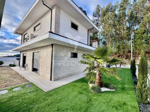 Excelente moradia individual t3  com cozinha regional