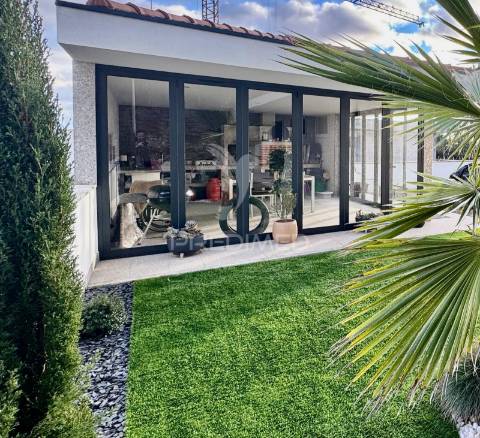 Excelente moradia individual t3  com cozinha regional