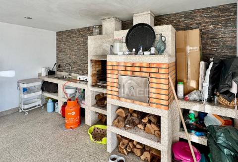 Excelente moradia individual t3  com cozinha regional