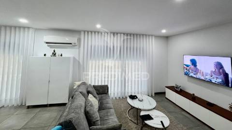 Excelente moradia individual t3  com cozinha regional