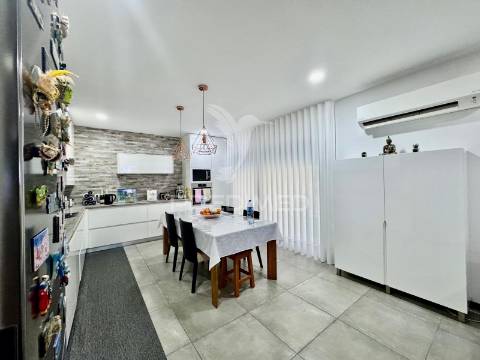 Excelente moradia individual t3  com cozinha regional