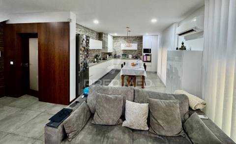 Excelente moradia individual t3  com cozinha regional