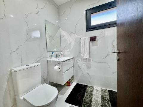 Excelente moradia individual t3  com cozinha regional