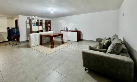 Excelente moradia individual t3  com cozinha regional