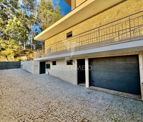 Excelente moradia individual t3  com cozinha regional