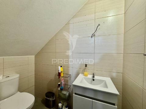 Excelente moradia individual t3  com cozinha regional