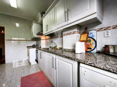 Apartamento t2 | damaia de cima | amadora