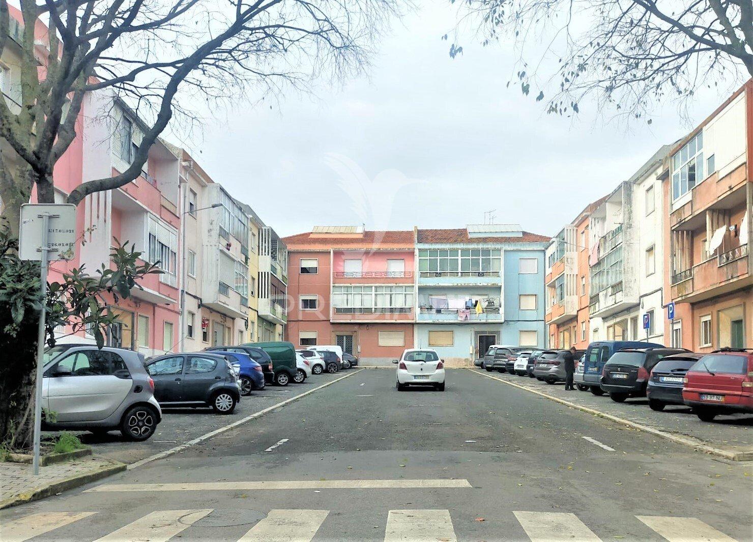 Churrasqueira/loja | remodelada | águas livres | damaia