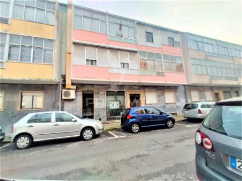 Churrasqueira/loja | remodelada | águas livres | damaia