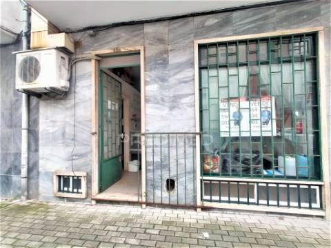 Churrasqueira/loja | remodelada | águas livres | damaia