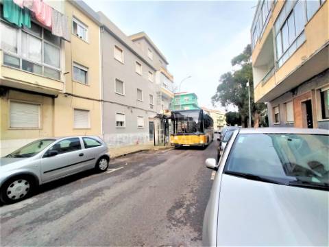 Churrasqueira/loja | remodelada | águas livres | damaia