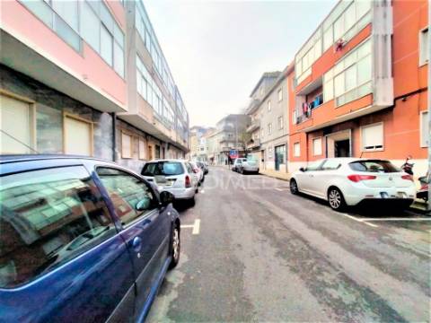 Churrasqueira/loja | remodelada | águas livres | damaia