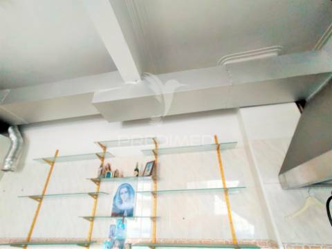 Churrasqueira/loja | remodelada | águas livres | damaia