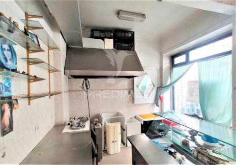 Churrasqueira/loja | remodelada | águas livres | damaia