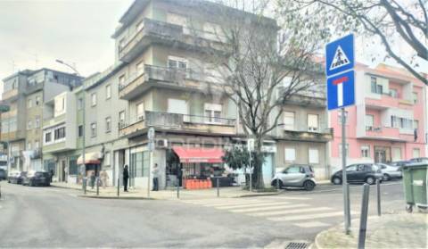 Churrasqueira/loja | remodelada | águas livres | damaia