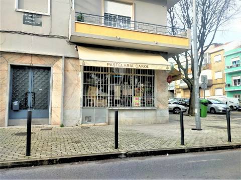 Churrasqueira/loja | remodelada | águas livres | damaia