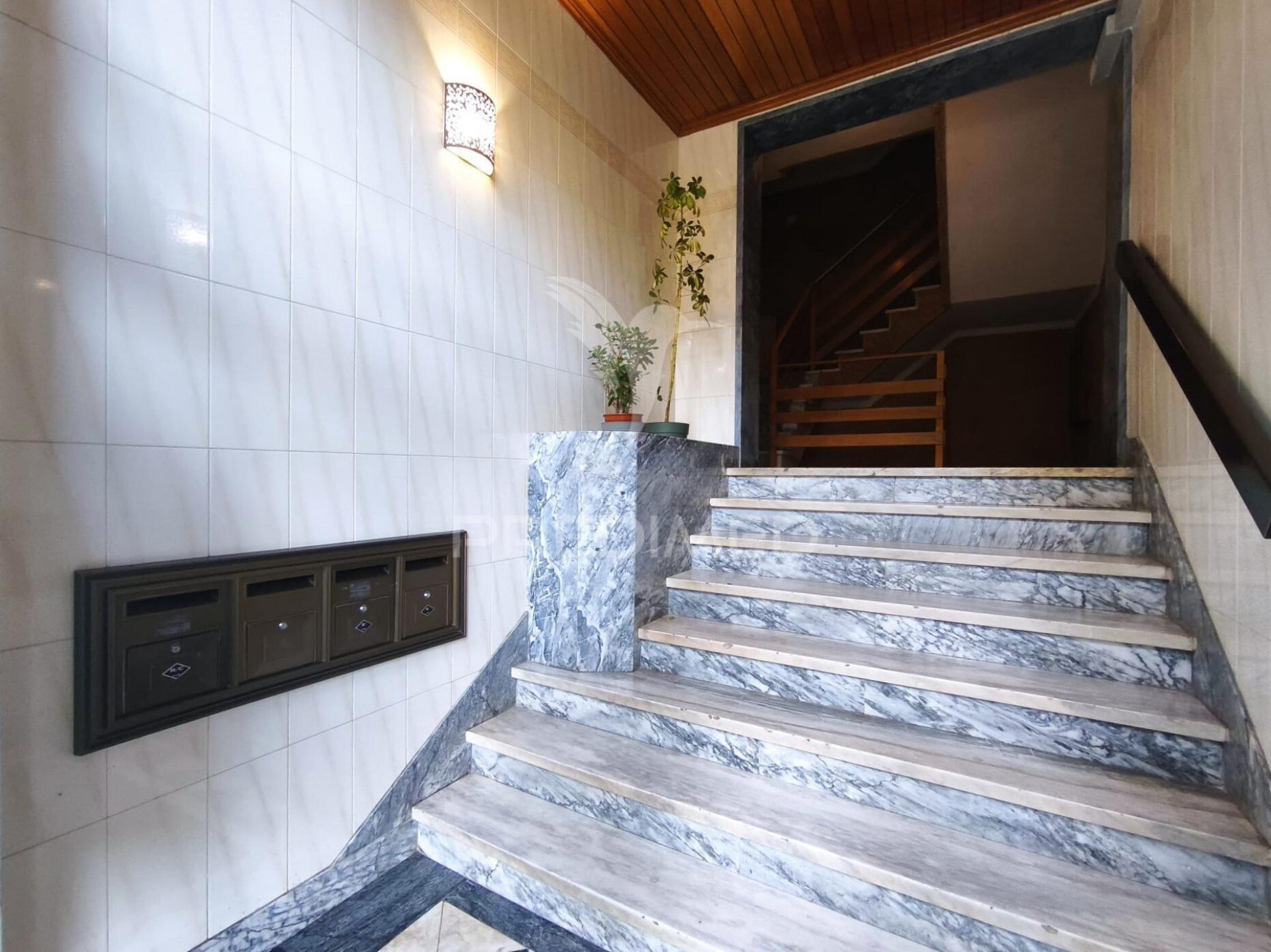 Apartamento t2 com despensa e arrecadação | amadora | mina de água