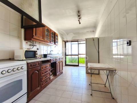 Apartamento t2 com despensa e arrecadação | amadora | mina de água