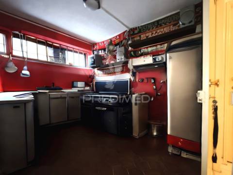 Apartamento t2 com despensa e arrecadação | amadora | mina de água