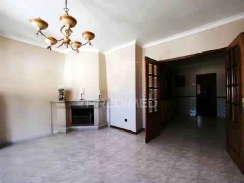 Apartamento t2 com despensa e arrecadação | amadora | mina de água