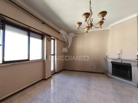 Apartamento t2 com despensa e arrecadação | amadora | mina de água